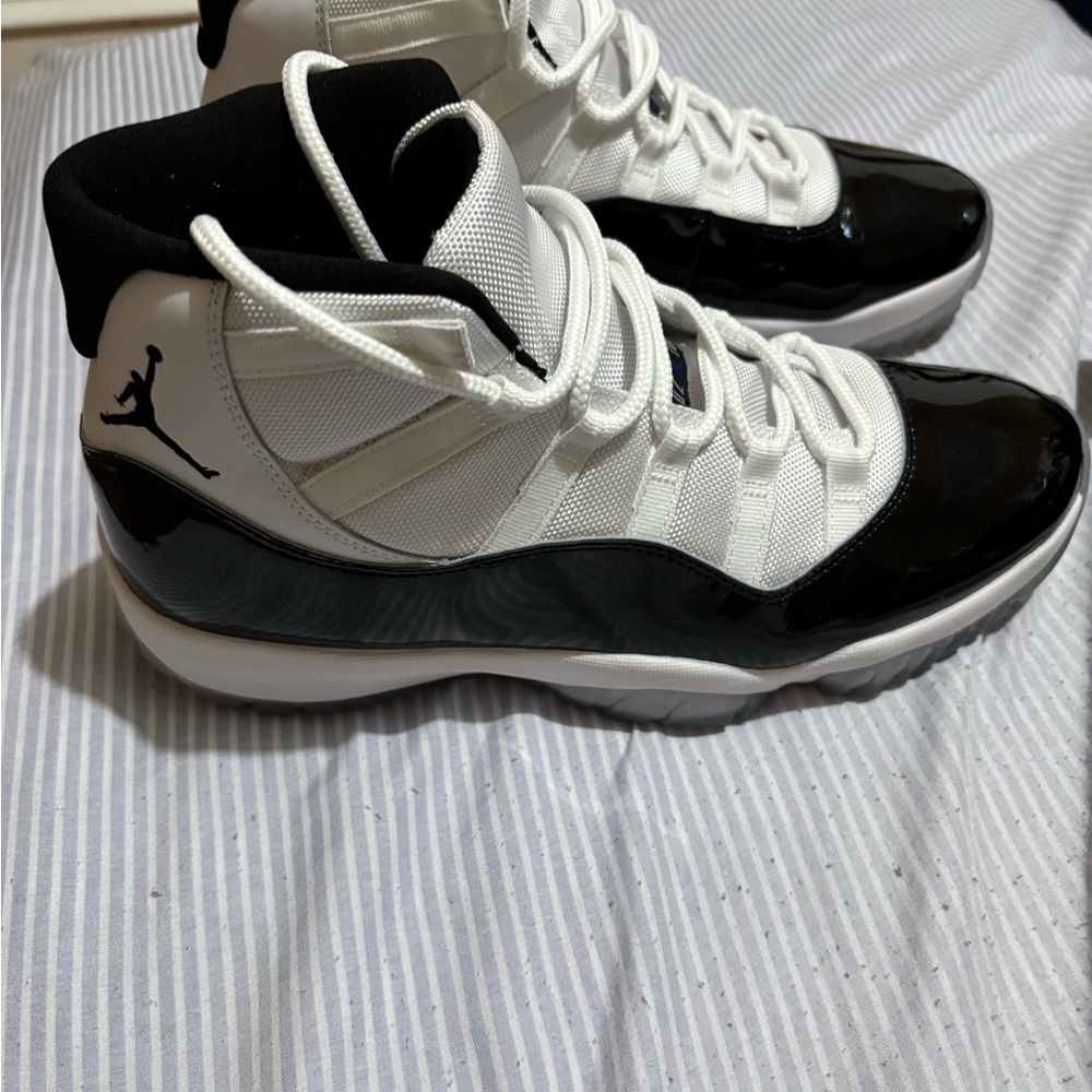 Air Jordan 11 Concord - Picture 2 of 7